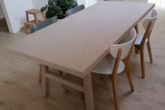 Tavolo in rovere impiallacciato