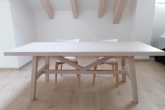 Tavolo in rovere impiallacciato